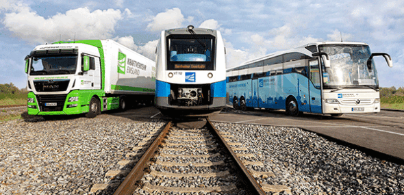 Moderne Fahrzeugtechnik der Bentheimer Eisenbahn AG mit Lkw, Zug und Reisebus auf einem Betriebsgelände